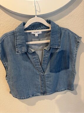 MARBLE Blue Denim Cropped Sleeveless Button-Front Top